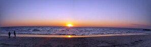 Beach nearby, sun-loungers - Cozy 2 Bedroom Cottage Close to Bay Beach (North Cape May)