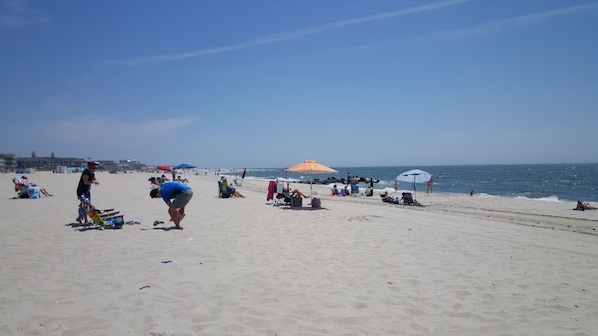 Plage à proximité, chaises longues