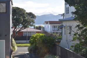 Property grounds - Beach, Cafes, Golf, Sun & Privacy at Paraparaumu Beachside Studio w sea view (Paraparaumu)