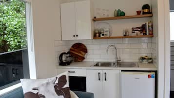 Kühlschrank, Mikrowelle, Wasserkocher, Toaster