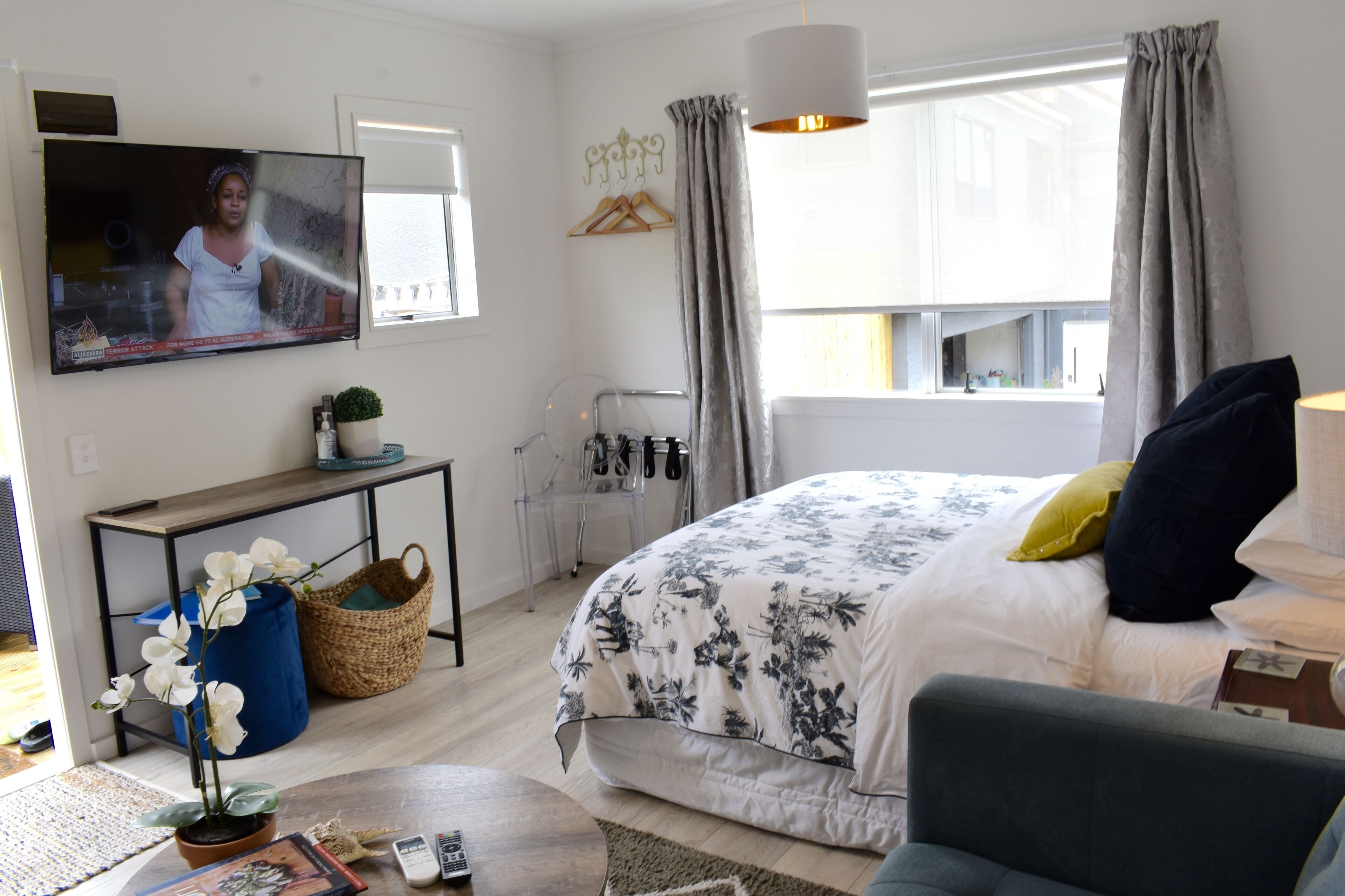 Desk, iron/ironing board, WiFi (free), bed sheets