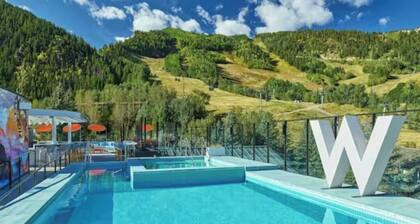 Aspen Core Luxe Getaway with Gondola Views