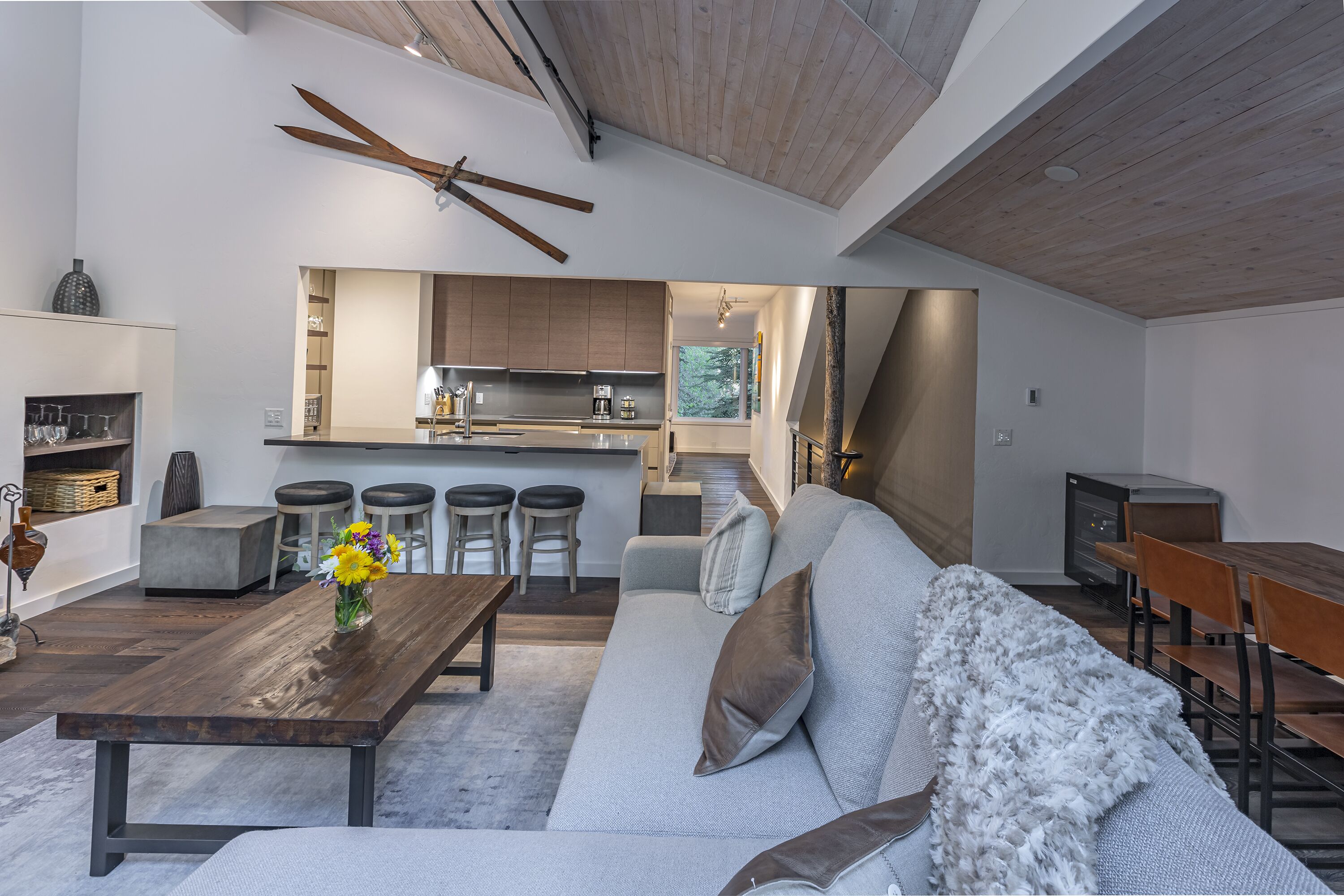 Modern Townhouse in the core of Aspen, Steps to the gondola 