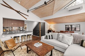 Smart TV, fireplace, video games - Aspen Core Luxe Getaway with Gondola Views (Aspen)