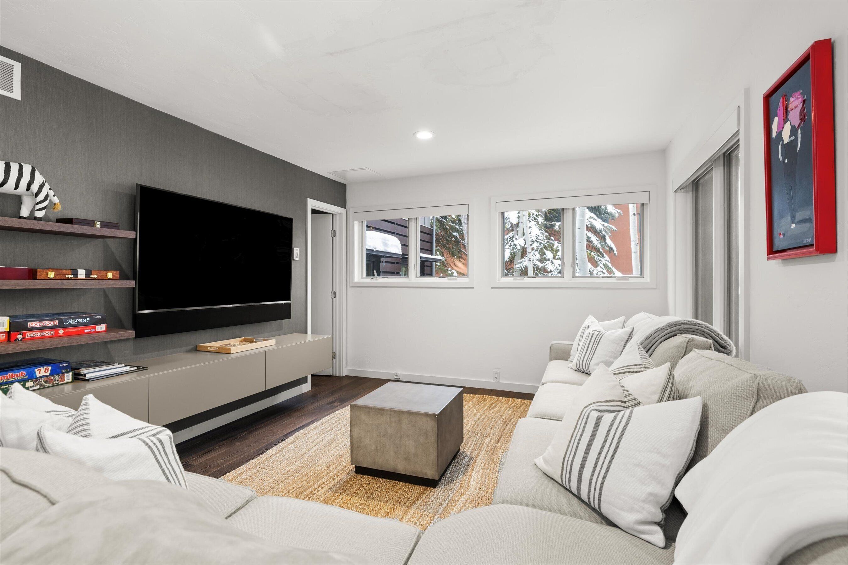 Smart TV, chimenea y videojuegos 