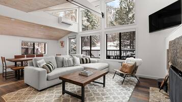 Smart-TV, Kamin, Videospiele