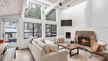 Smart-TV, Kamin, Videospiele