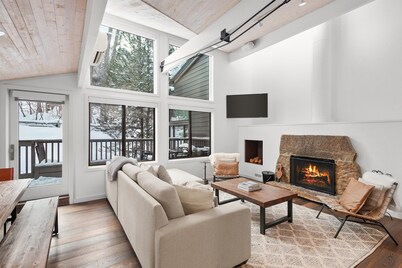 Aspen Core Luxe Getaway with Gondola Views