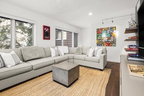 Smart TV, fireplace, video games - Aspen Core Luxe Getaway with Gondola Views (Aspen)