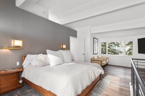 4 bedrooms, free WiFi, bed sheets - Aspen Core Luxe Getaway with Gondola Views (Aspen)