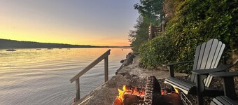 Chico Bay Inn Garden Suite: Hot Tub • Kayaks • Private Beach • Lux King Bed