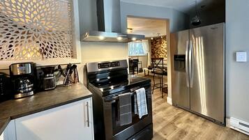 Refrigerador, microondas, horno, placa de cocina