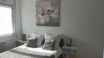 1 slaapkamer, een strijkplank/strijkijzer, gratis wifi, beddengoed