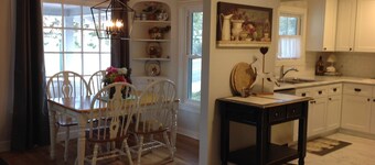 Historic Cottage Downtown