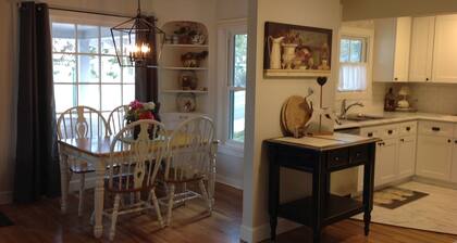 Historic Cottage Downtown