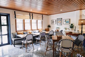 Breakfast, lunch and dinner served - Winner Inn (Yangon)