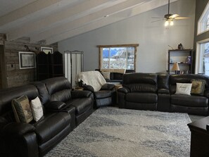 TV, caminetto, lettore DVD