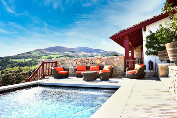 Alberca al aire libre y alberca climatizada