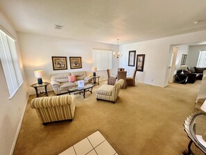 TV - Spacious and accommodating, with private pool, and easy access to Disney! (Davenport)