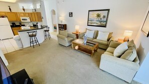 TV - Charming Pool Home, with game room. 15 minutes from Disney parks. (Davenport)