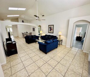 TV - Family time, quiet relaxation, Florida fun. Pool Home at Orange Tree (Clermont)