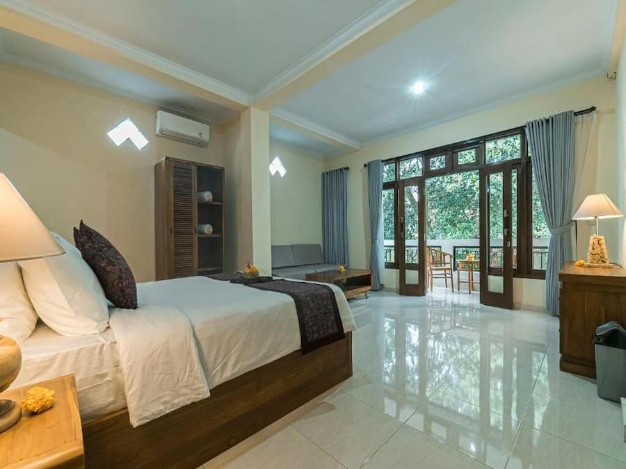 Quarto casal luxo | Cofres nos quartos, escrivaninha, ferros/tábuas de passar roupa