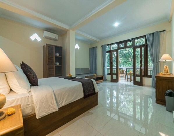 Deluxe Double Room | In-room safe, desk, iron/ironing board, free WiFi