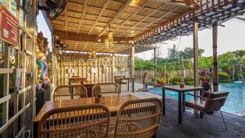 Breakfast, lunch and dinner served