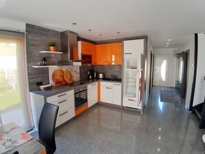 Unclassified image, 5 of 8, button