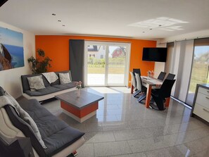 Unclassified image, 4 of 8, button