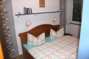 2 bedrooms, travel crib, WiFi