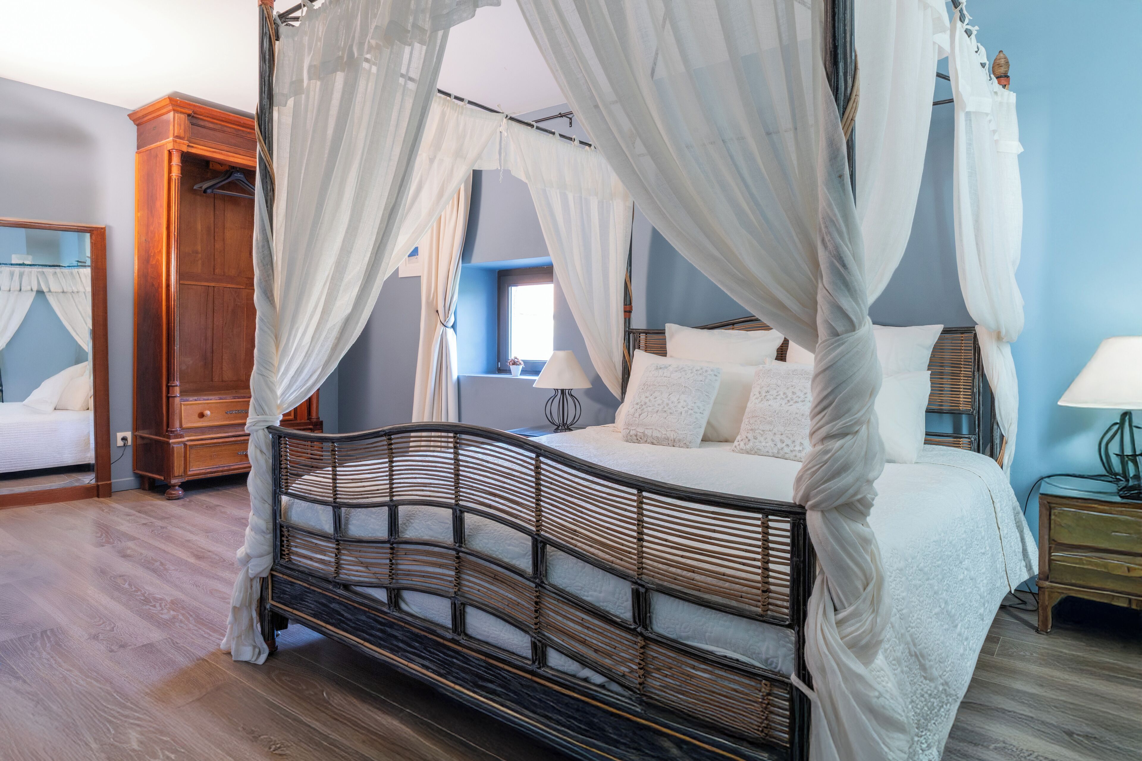 4 slaapkamers, een strijkplank/strijkijzer, reisbedje, gratis wifi