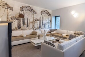 電視、乒乓球設施、音響