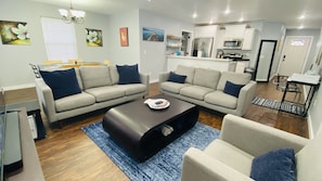 Smart TV, books, stereo, offices
