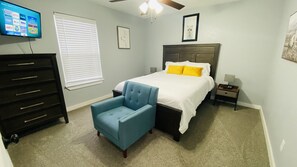 3 chambres, bureau, fer et planche à repasser, lit parapluie