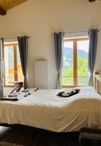 A spacious mountain house PARADISKI LES ARCS