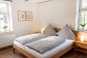 2 chambres, fer et planche à repasser, lit parapluie, Wi-Fi gratuit