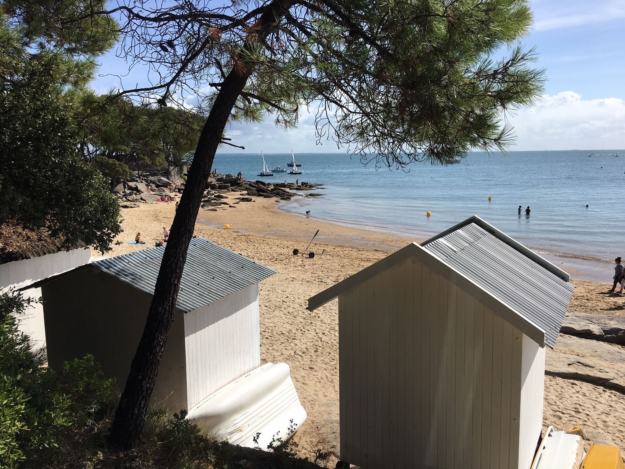 Beach nearby, sun-loungers