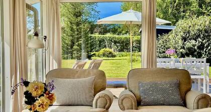 Scandinavian designer oasis // Newly renovated, 1km from the sea & 2nd row to fields
