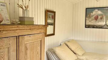 3 bedrooms, desk, iron/ironing board, WiFi