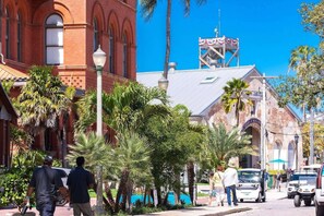 Unclassified image, 3 of 43, button