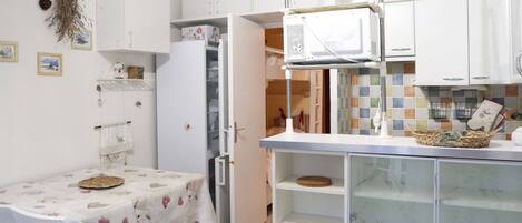 ثلاجة، ميكروويف، فرن