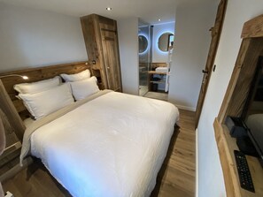 4 bedrooms, free WiFi, bed sheets