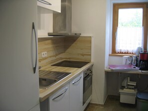 Kühlschrank, Ofen, Herdplatte, Geschirrspüler