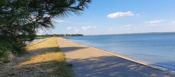 Villa Entre-Deux-Mers. 4 bedrooms. Gatseau Beach