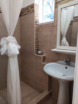 Bathroom - Studios ionian view, quiet location with sea view from all studios, large pool! (Korfu)