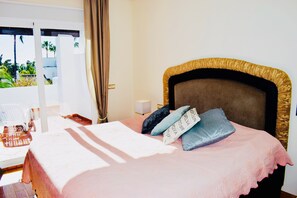 3 bedrooms, WiFi - villas de costalita 70, calle Seneca 5 (Estepona)