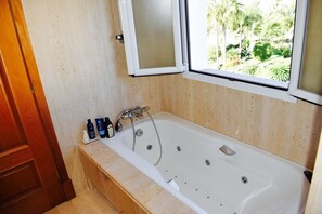 Bathroom - villas de costalita 70, calle Seneca 5 (Estepona)