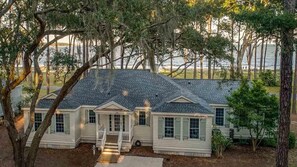 Exterior - Sweet Gum Cottage Oceanfront 5BDR with Golf Cart (Daufuskie Island)