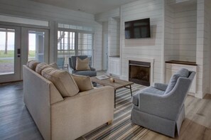 TV, fireplace